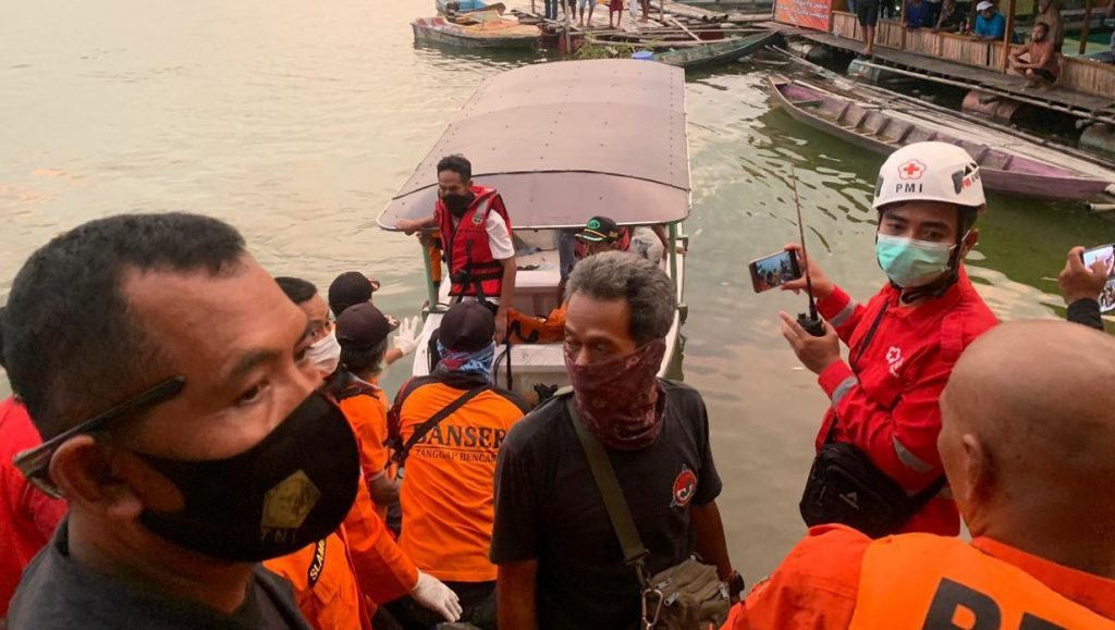 Perahu-Wisata-Tenggelam