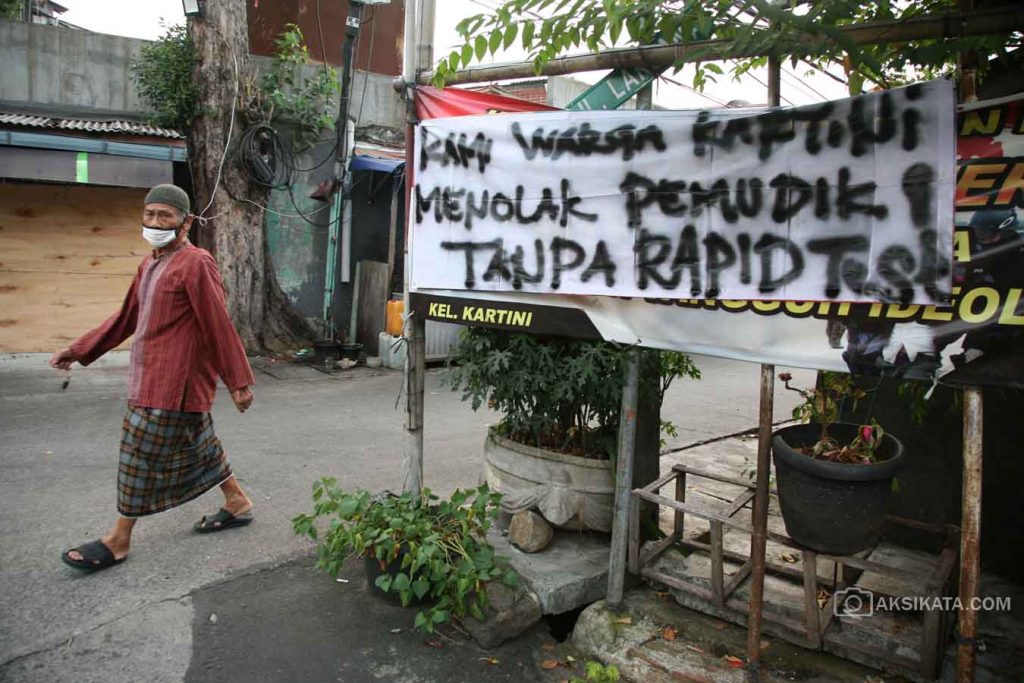 Spanduk Tolak Pemudik - Kuncoro Widyo Rumpoko 00