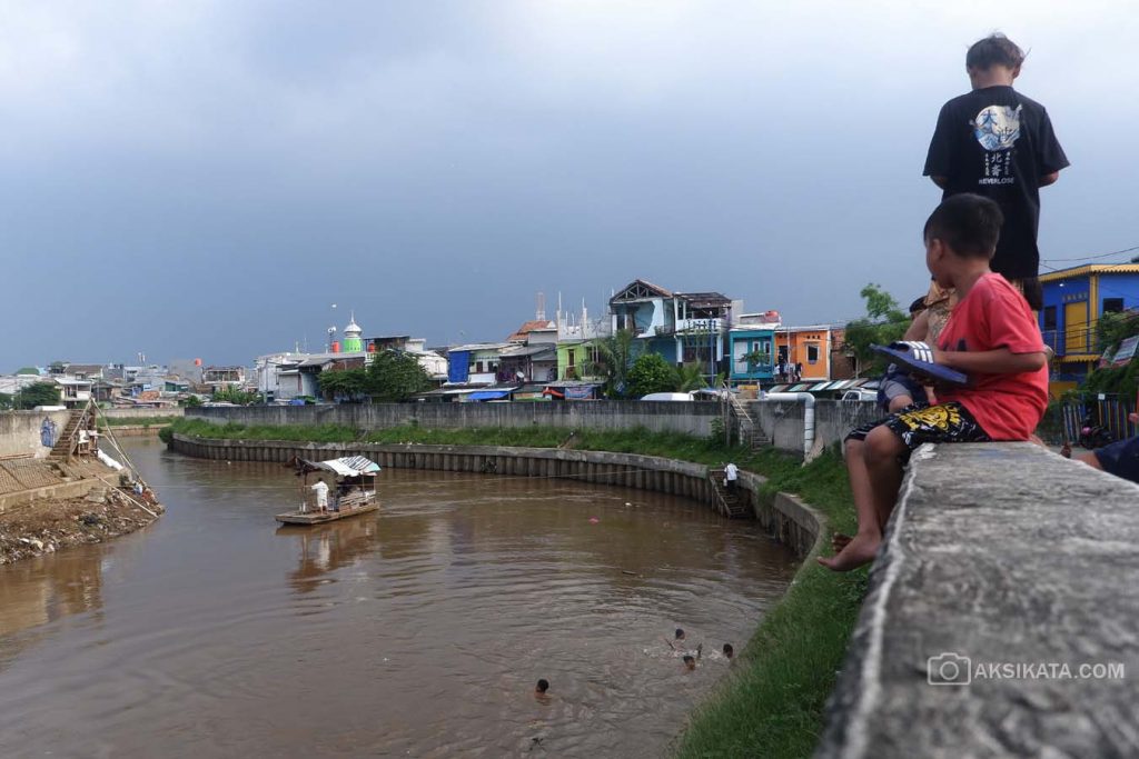 Perahu Eretan Ciliwung - Kuncoro Widyo Rumpoko 0