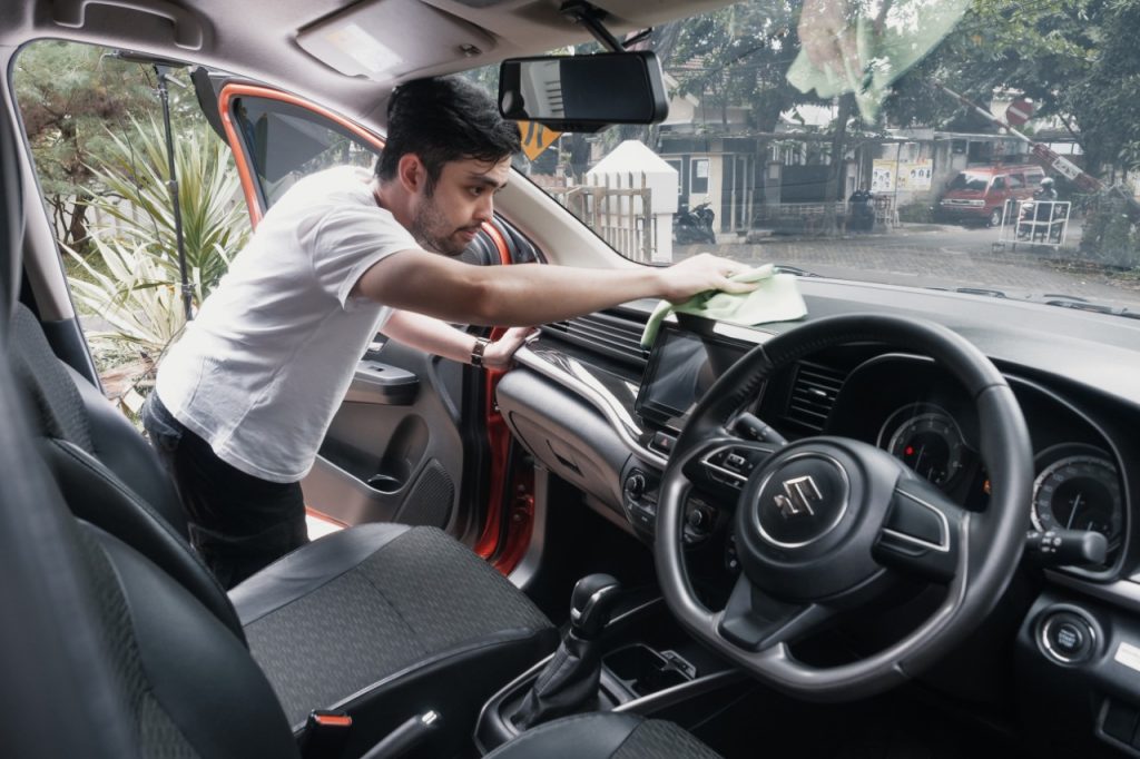 Tips Hindari Kaca Mobil Berjamur - 3