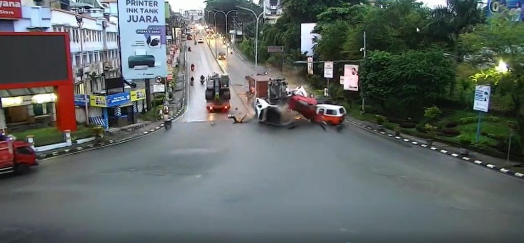 tabrakan122