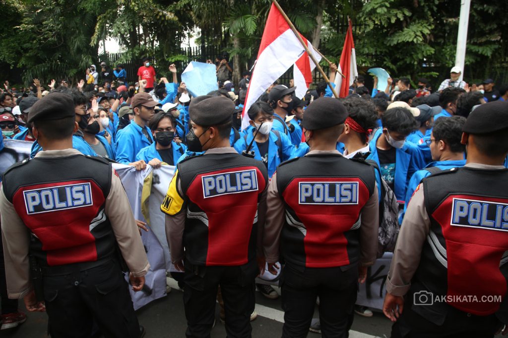 Demo 11 April di Gedung DPR-Kuncoro Widyo Rumpoko 00