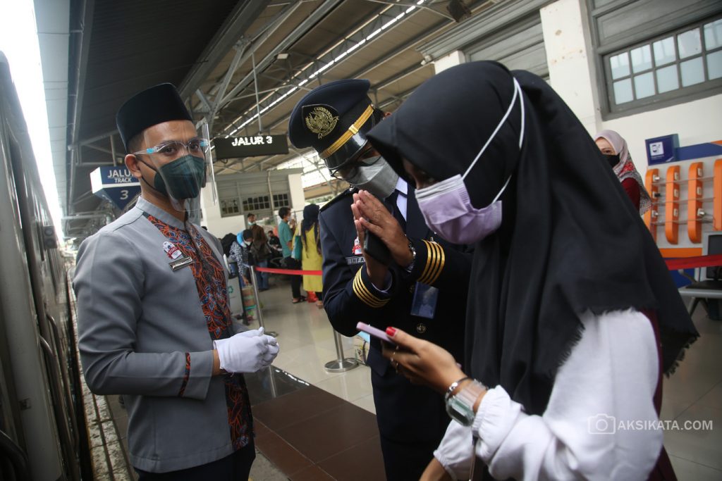 Stasiun Pasar Senen Mudik Lebaran 2022 - Kuncoro Widyo Rumpoko 00