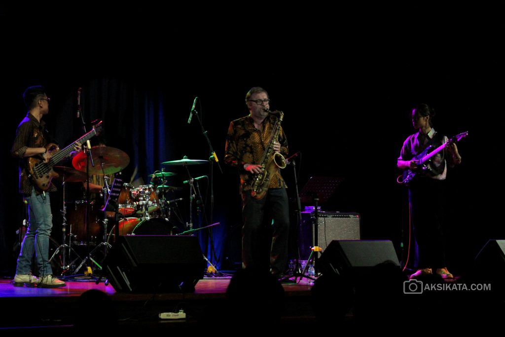 Jasper Blom & Kelapa Muda Jazz - Kuncoro Widyo Rumpoko 00